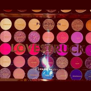 Sold ❤️ already❤️ again sorry! 🙁